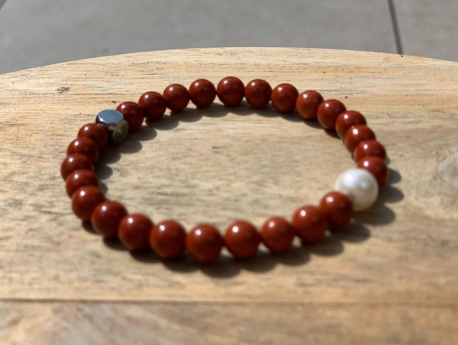 Natuursteen Jaspis rood met parel